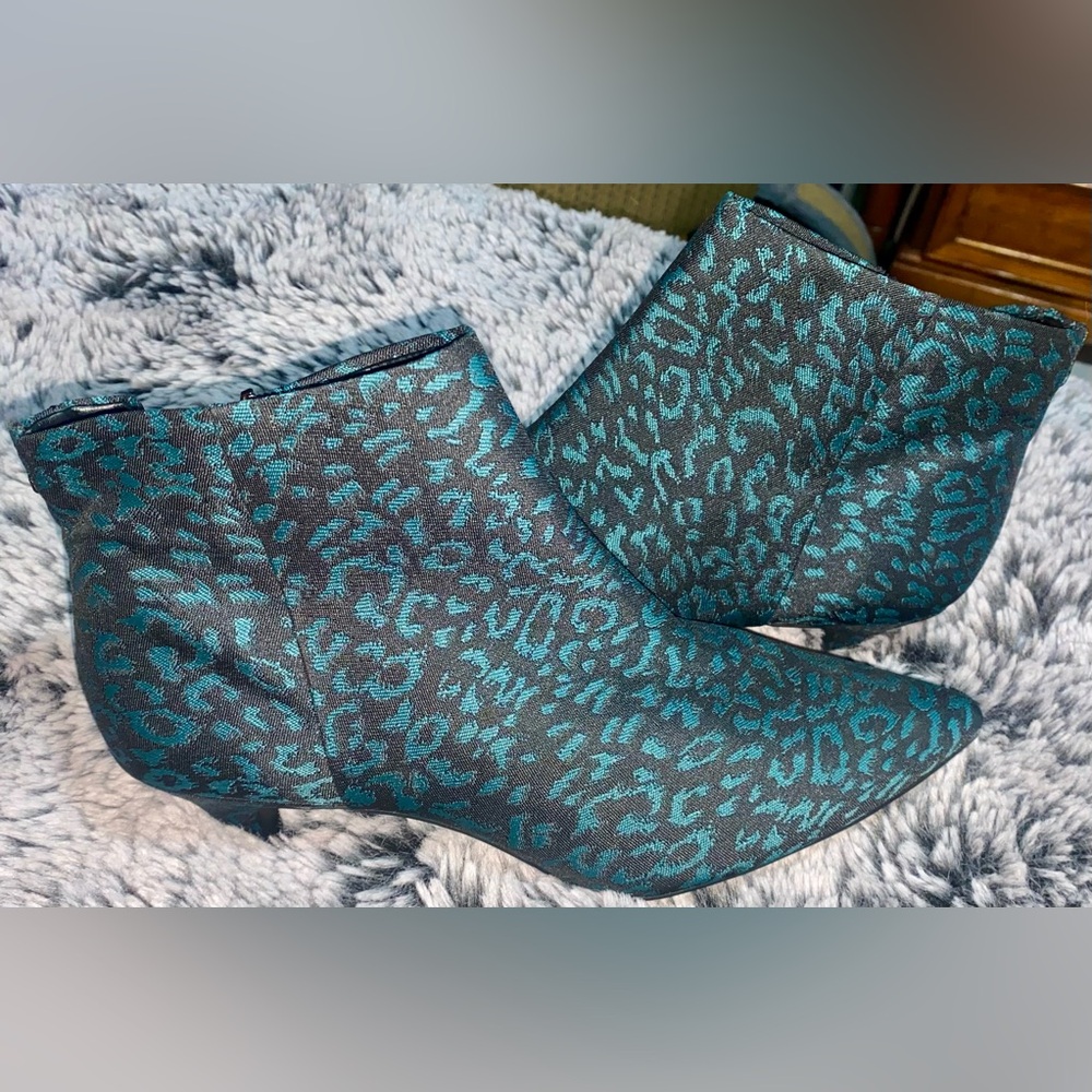 Circus by Sam Edelman Black & Teal Leopard Kirby Ankle Boots